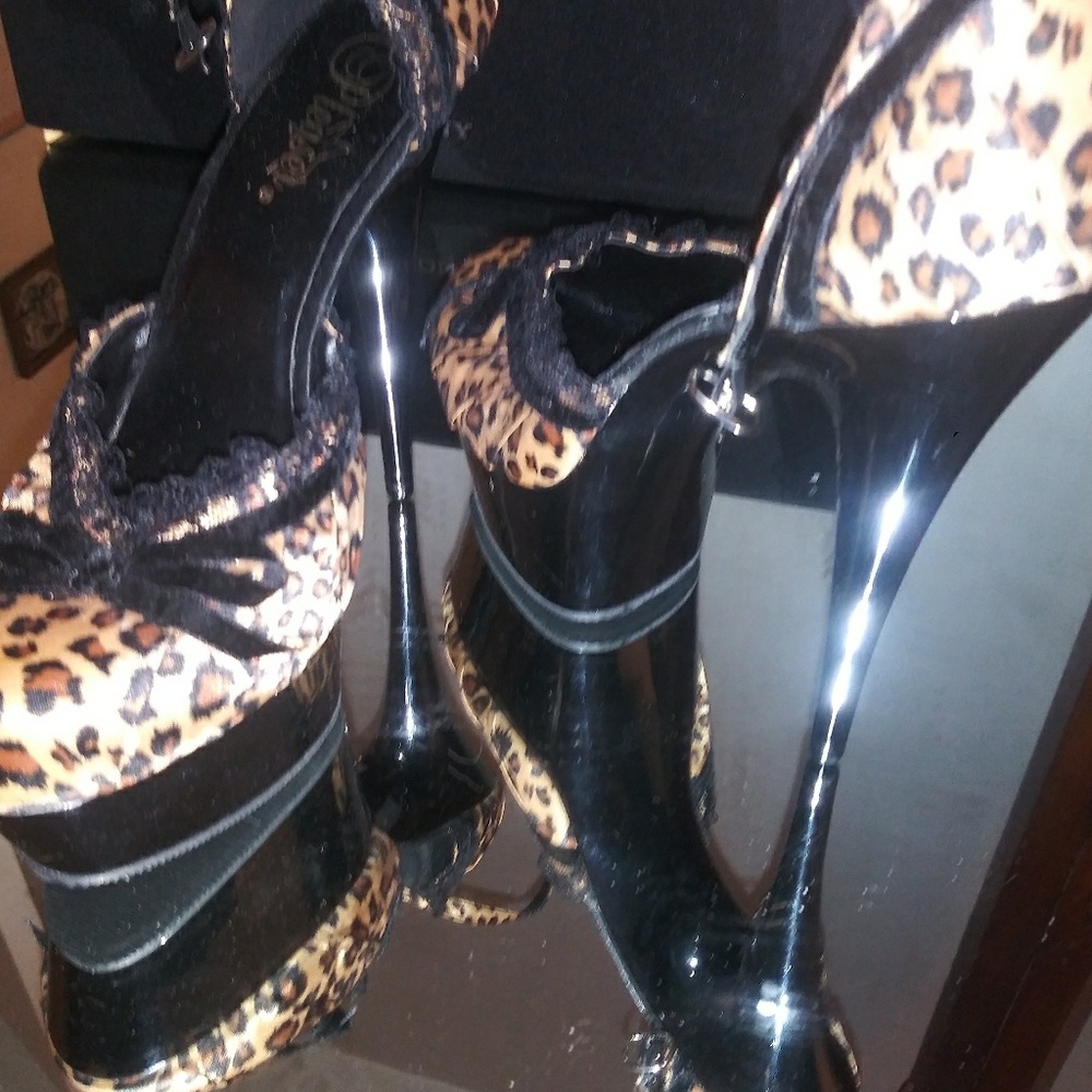 Shoes - Picture 5 of 6